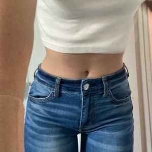 Blue comfy skinny jeans.